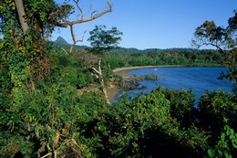 Archipel-des-Comores;-Baie;-France;-Kaleidos;-Kaleidos-images;-La-parole-à-limage;-Laurent-Abad;-Mayotte;-Mer;-Océan-Indien;-Paysage;-Pic;-Plage;-Stories-Pictures;-Végétation